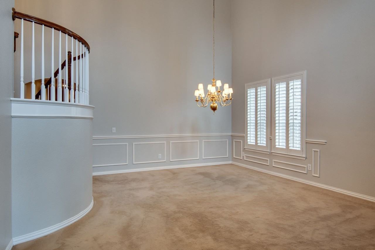 2212 Bayou Ct - Photo 5 of 34