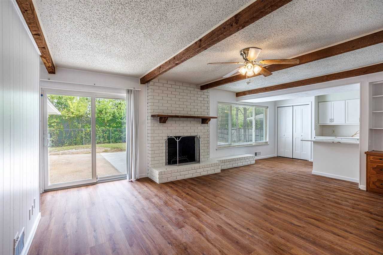 615 Oak Forest Dr - Photo 2 of 26