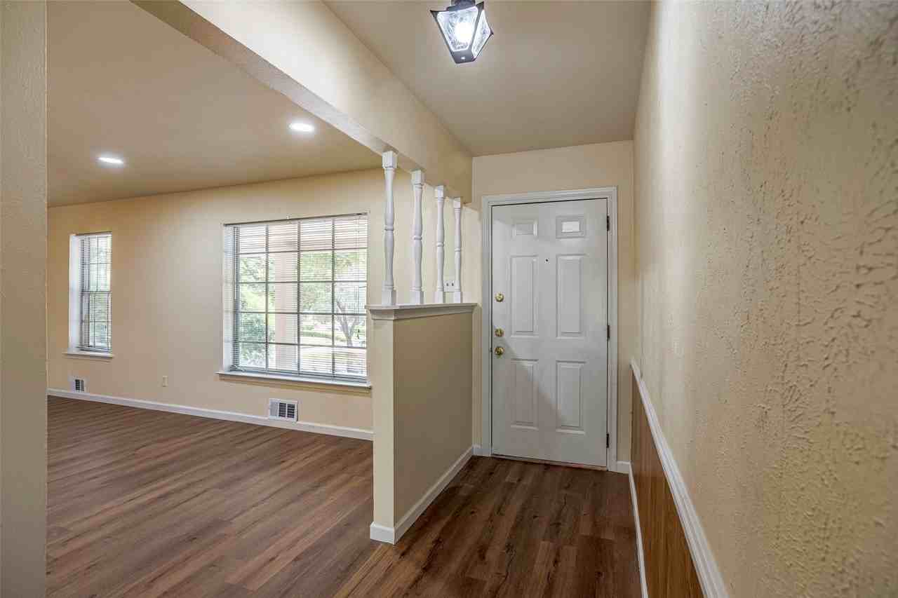 615 Oak Forest Dr - Photo 5 of 26