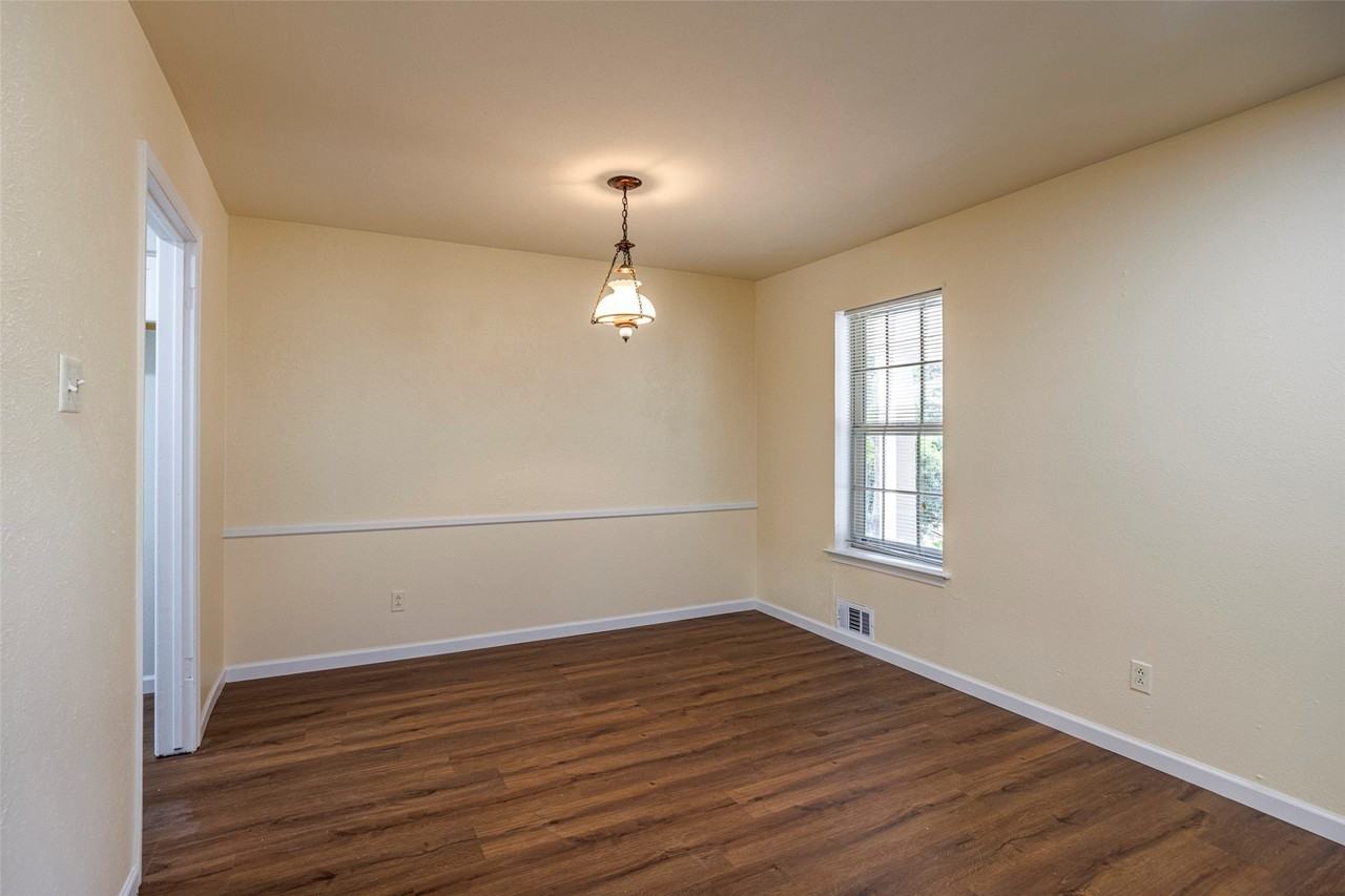 615 Oak Forest Dr - Photo 7 of 26