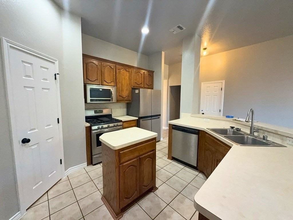 1541 Mountain Laurel Ln - Photo 6 of 15