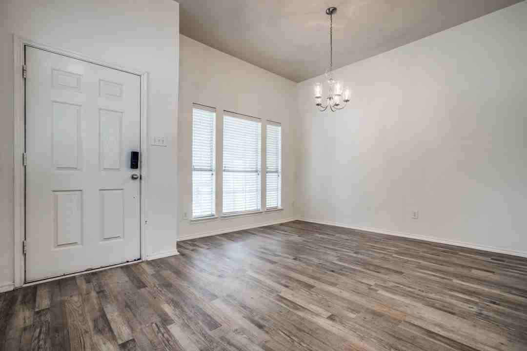 9900 Northgate Dr - Photo 4 of 25