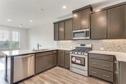 433 Matchbox St - Photo 3 of 13