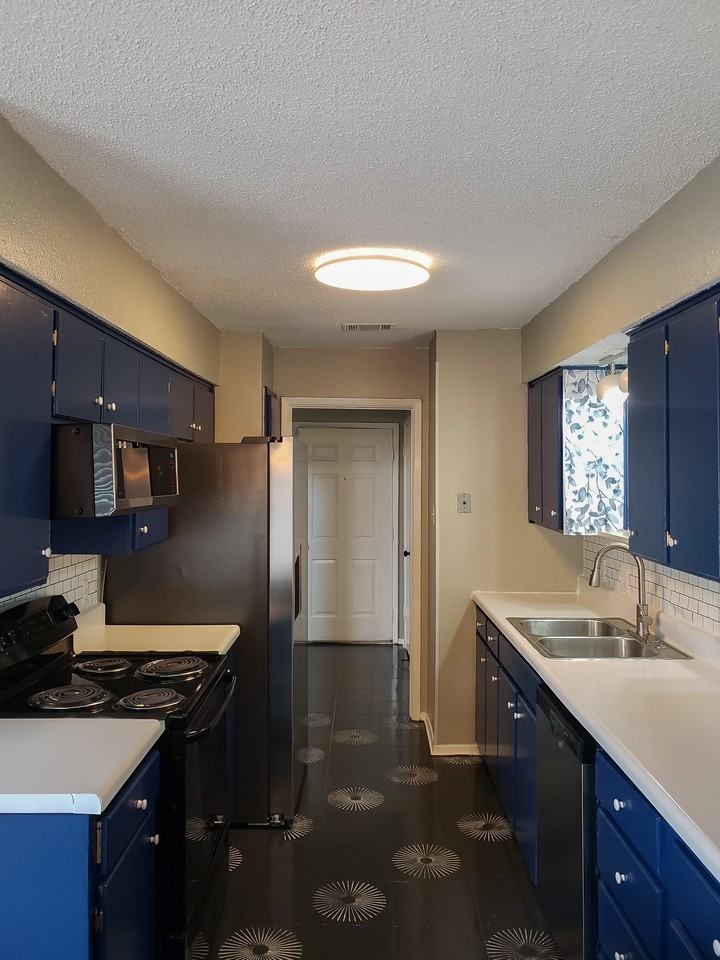 7663 Blue Carriage Ct - Photo 3 of 13
