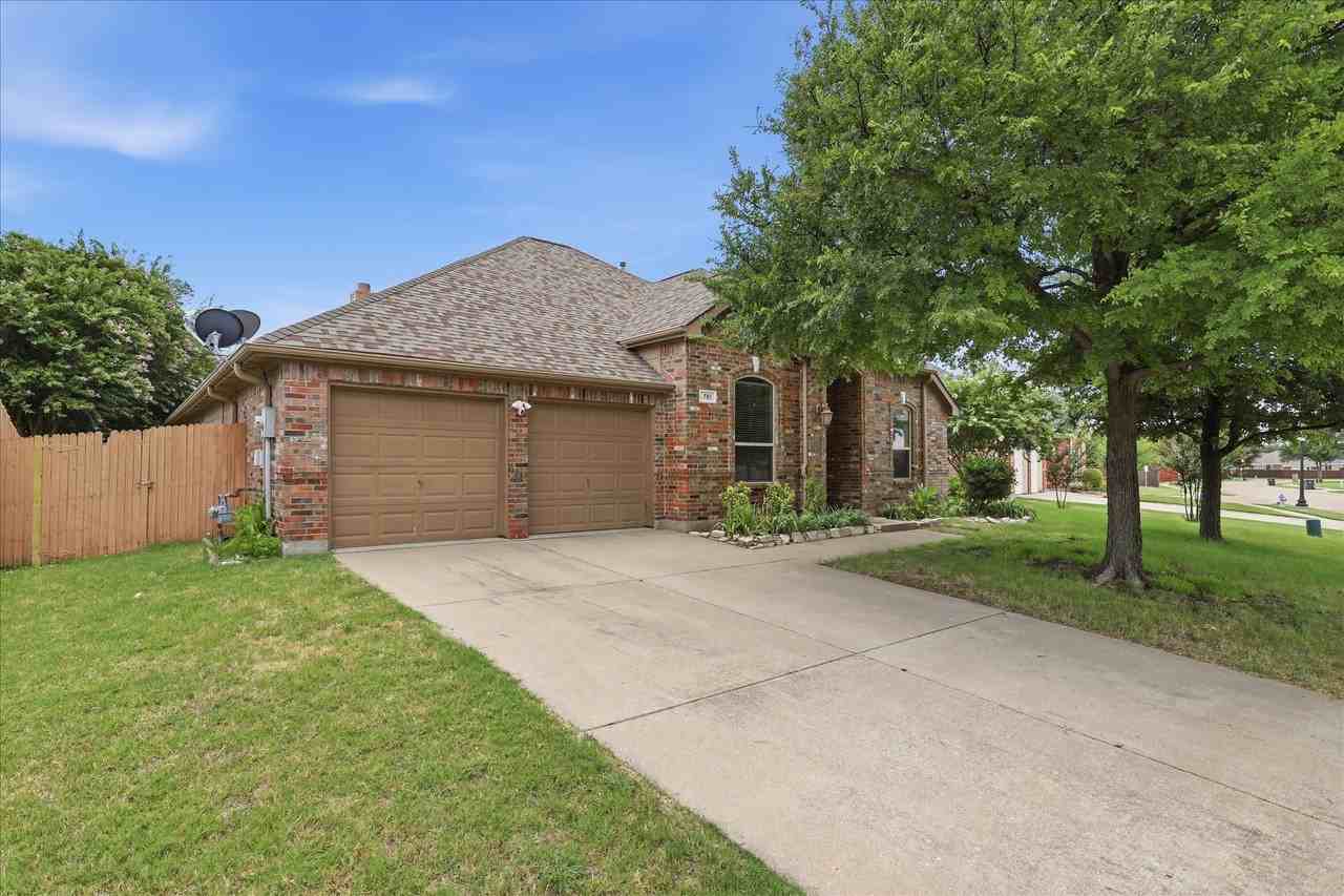 751 Trail Dr - Photo 3 of 35