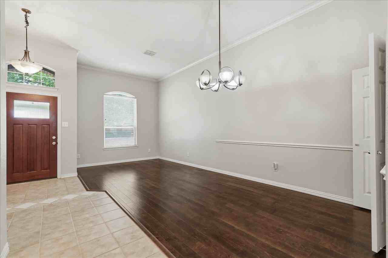 751 Trail Dr - Photo 5 of 35