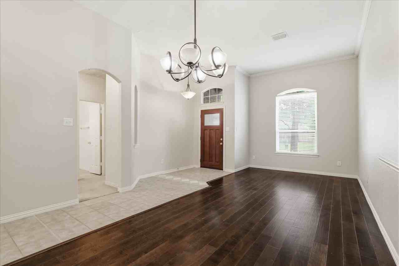 751 Trail Dr - Photo 6 of 35