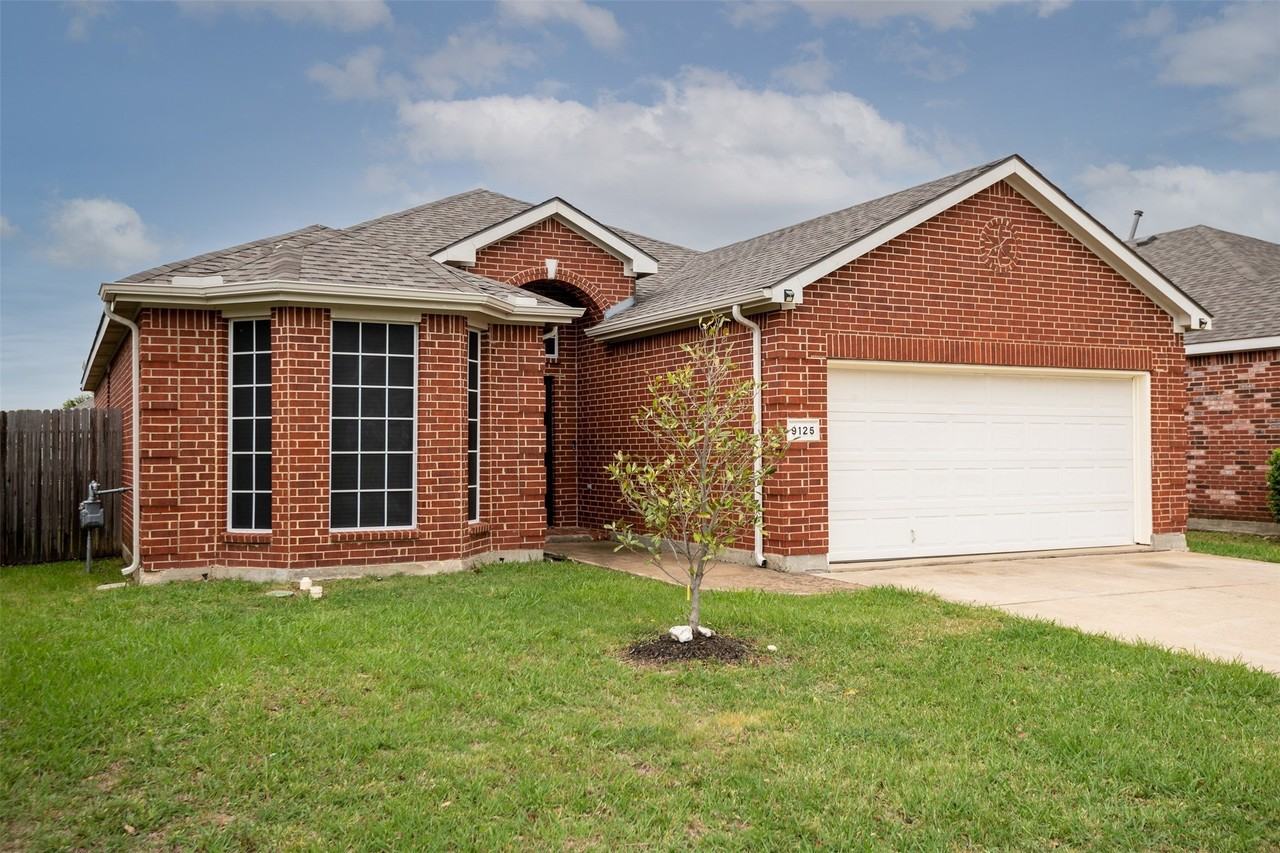 9125 Vineyard Ln - Photo 3 of 24