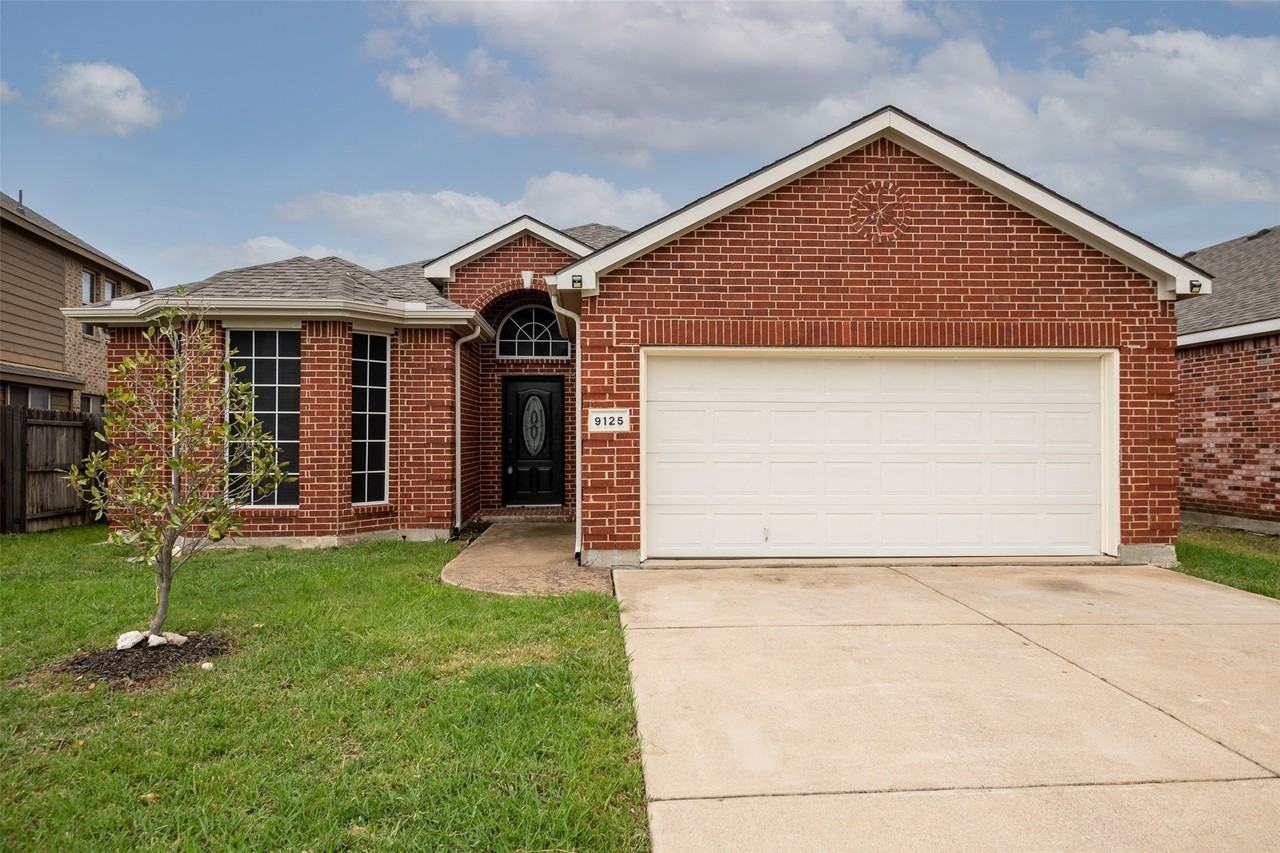 9125 Vineyard Ln - Photo 4 of 24