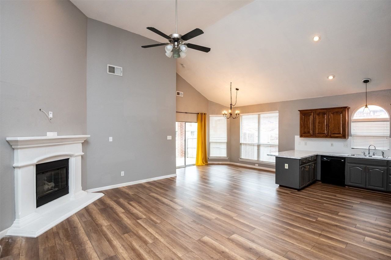 9125 Vineyard Ln - Photo 6 of 24