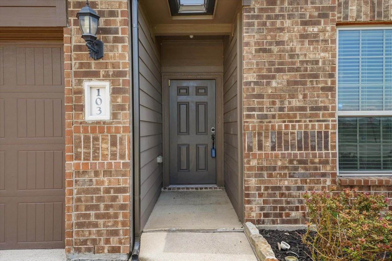 103 Alamo Way - Photo 6 of 35