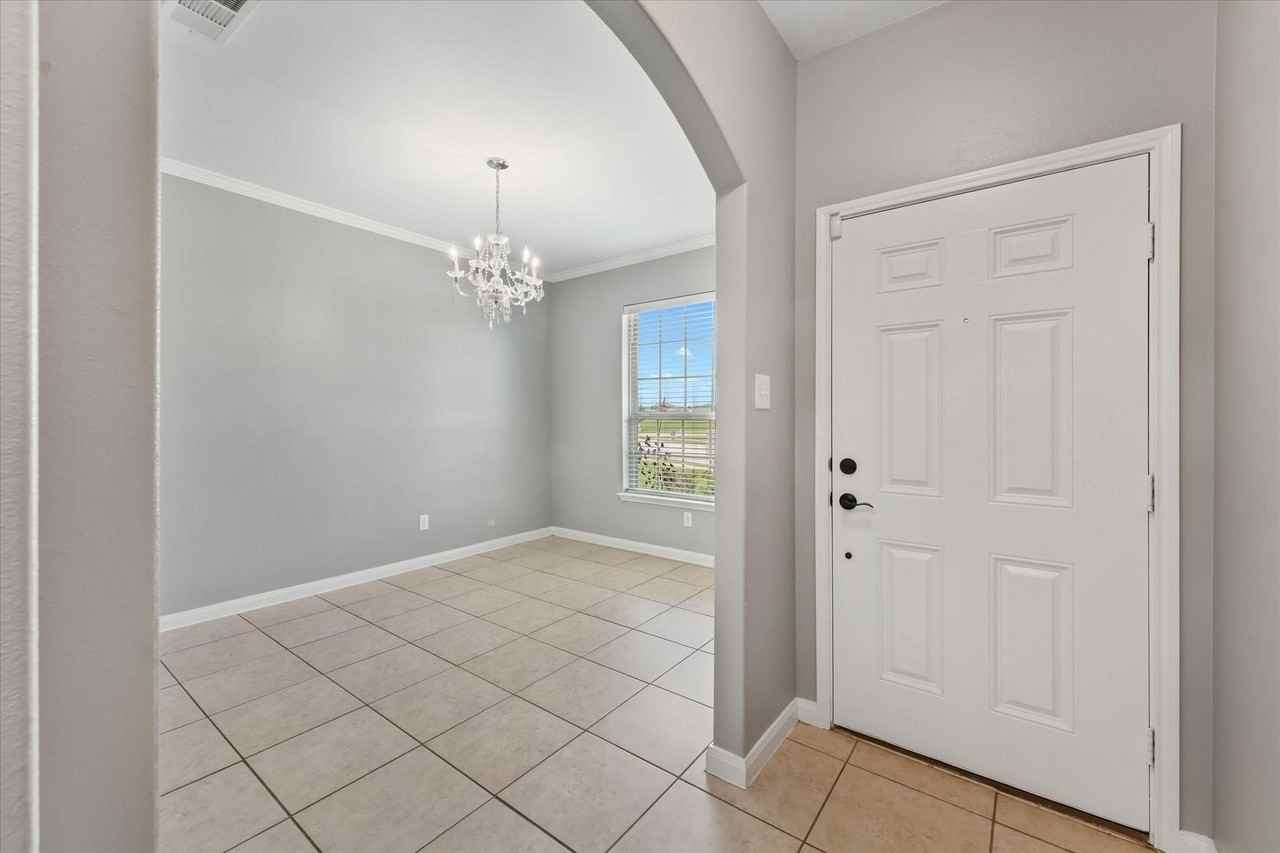 103 Alamo Way - Photo 7 of 35