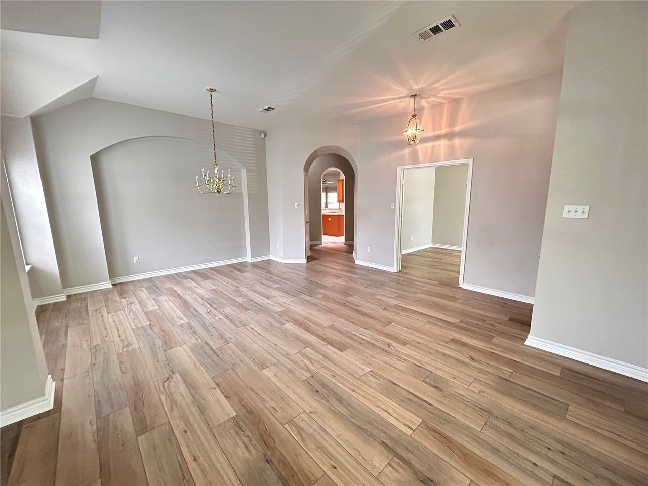 6104 Oldham Dr - Photo 3 of 24