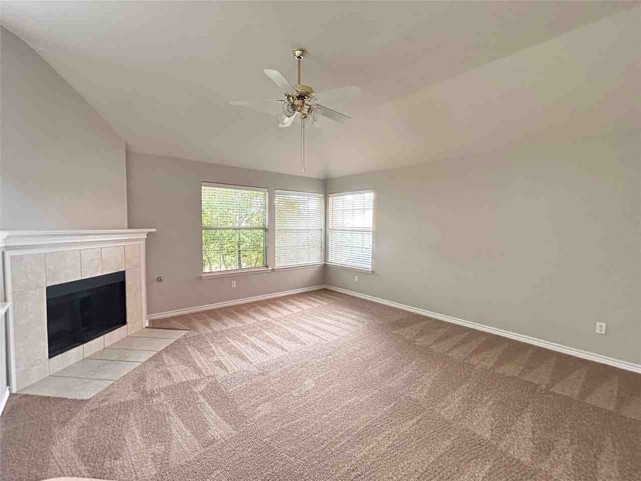 6104 Oldham Dr - Photo 5 of 24