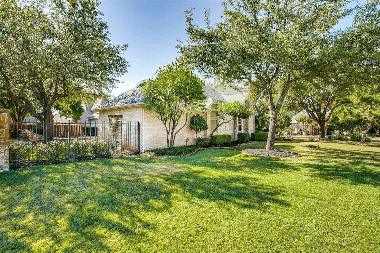 801 Shorecrest Dr - Photo 5 of 36