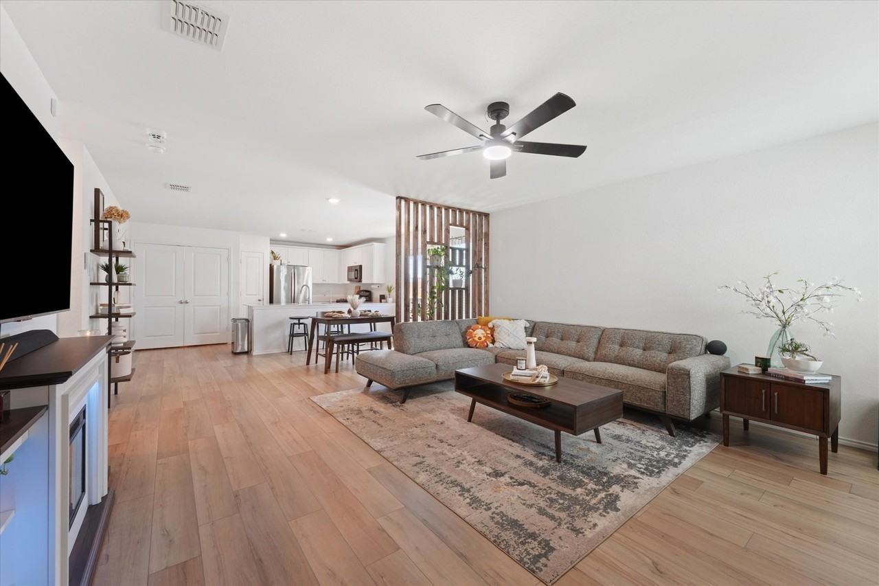 2403 Hesperus Ave - Photo 4 of 19