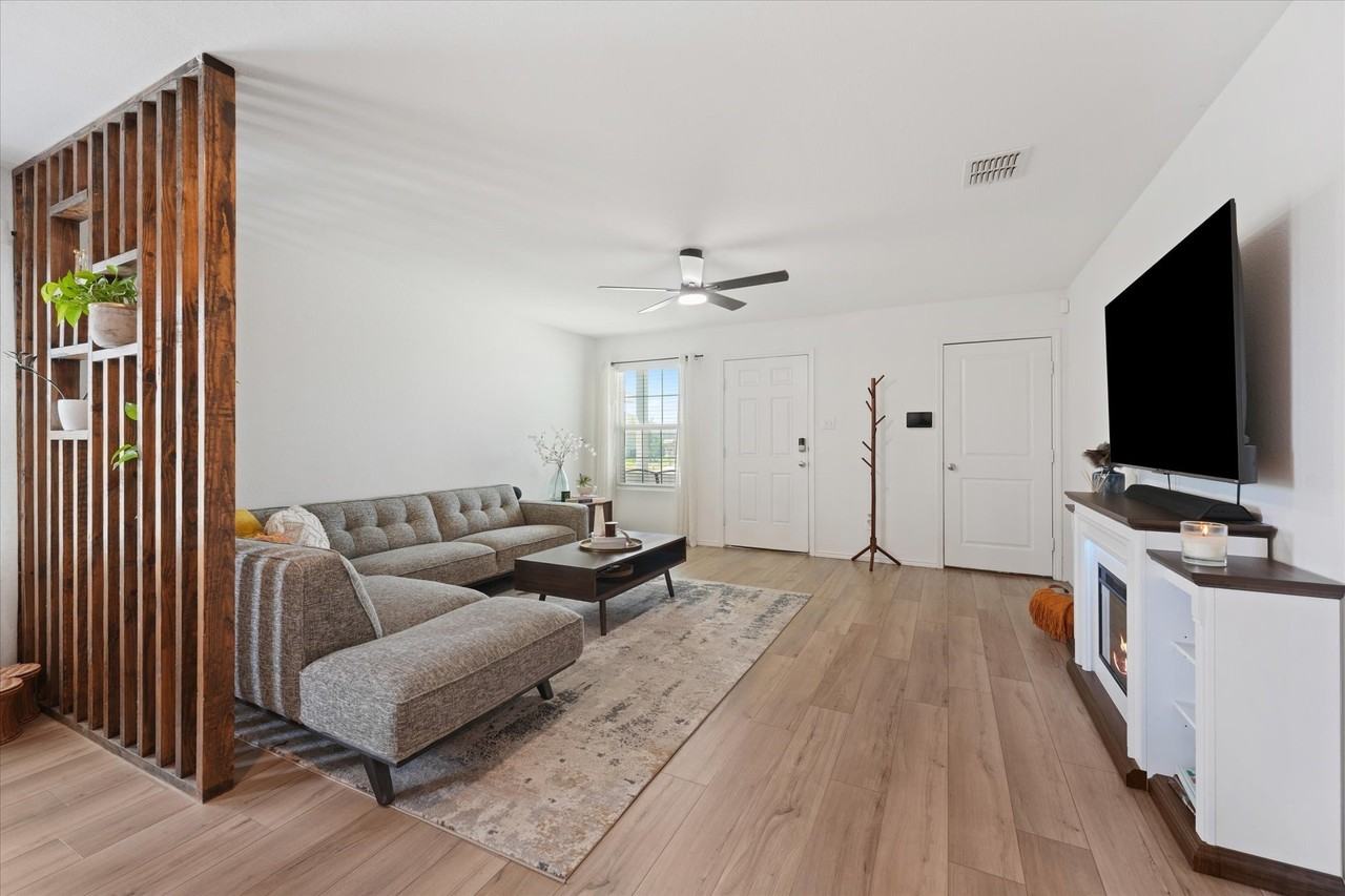 2403 Hesperus Ave - Photo 5 of 19