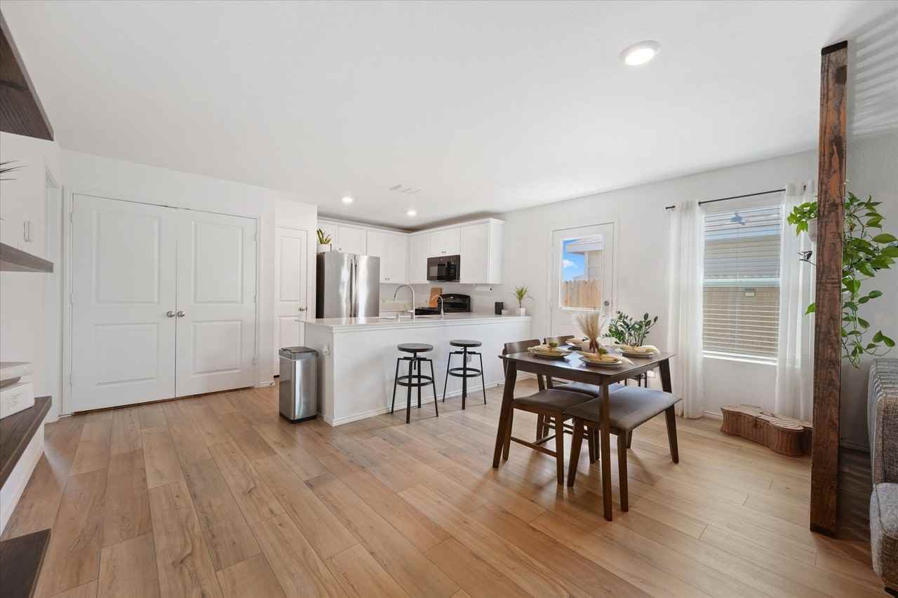 2403 Hesperus Ave - Photo 6 of 19