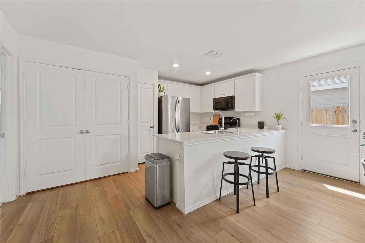 2403 Hesperus Ave - Photo 7 of 19
