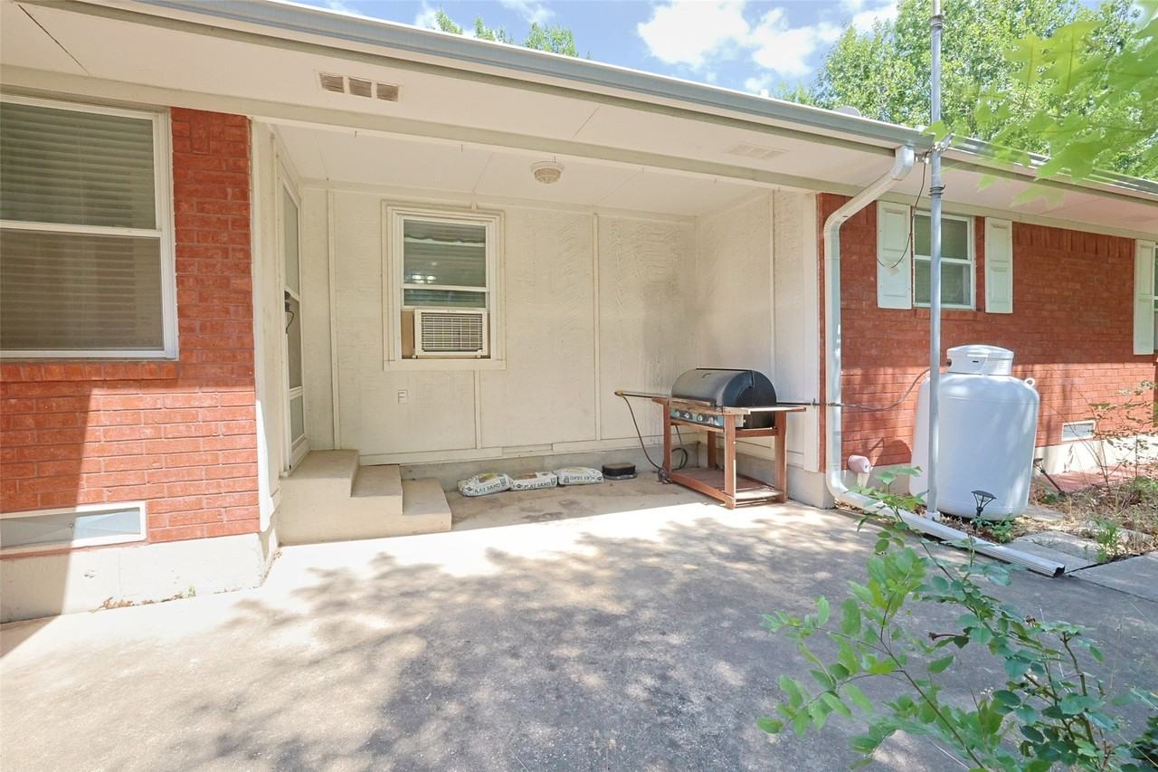 2550 W Lucas Rd - Photo 2 of 25