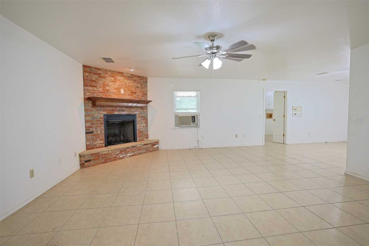 2550 W Lucas Rd - Photo 4 of 25