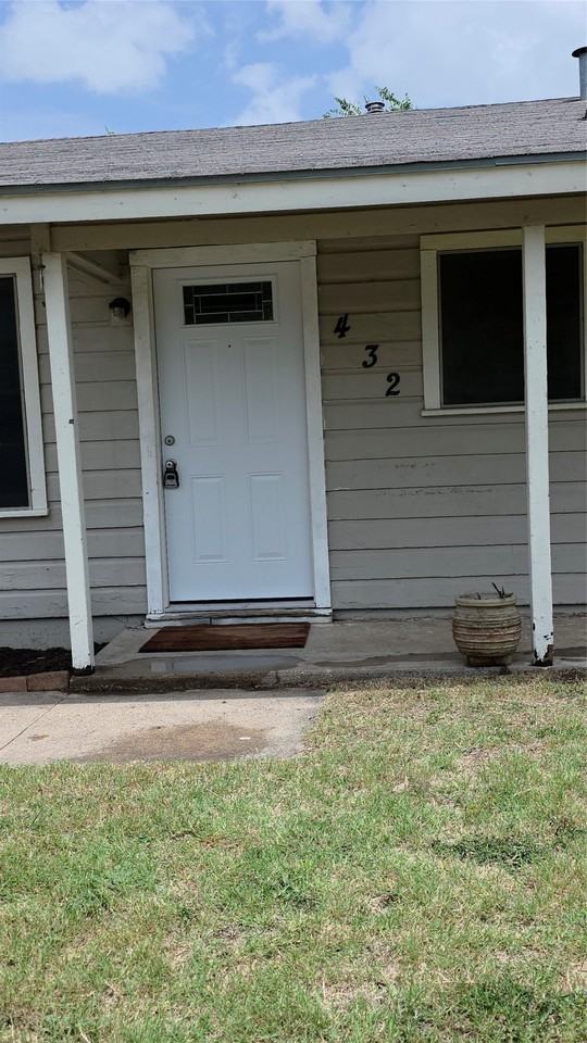 432 Nw Lorna St - Photo 2 of 11
