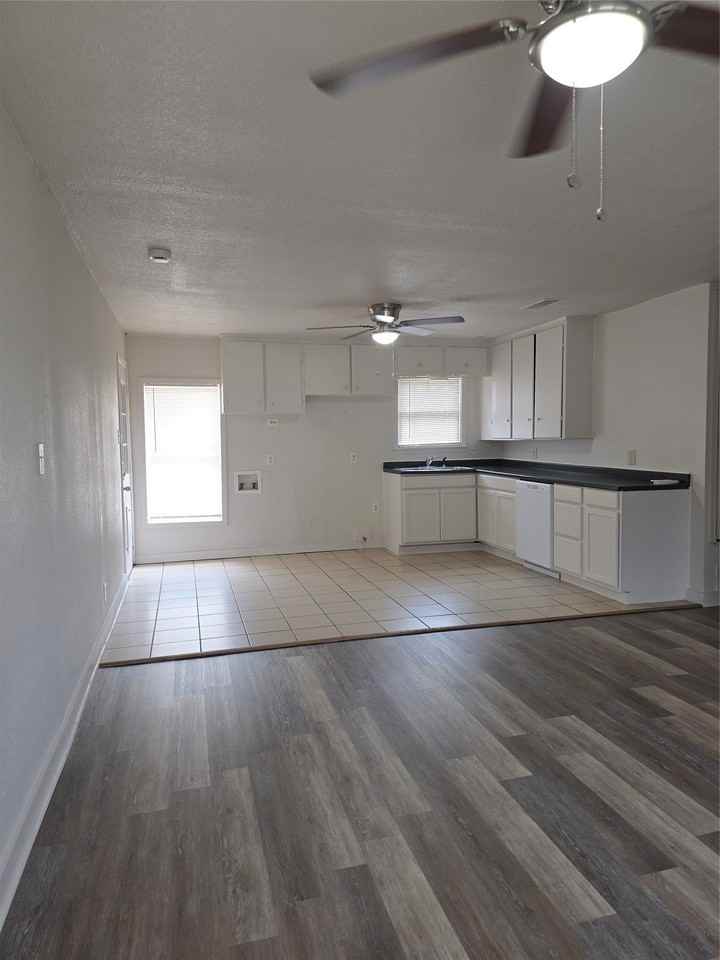 432 Nw Lorna St - Photo 4 of 11
