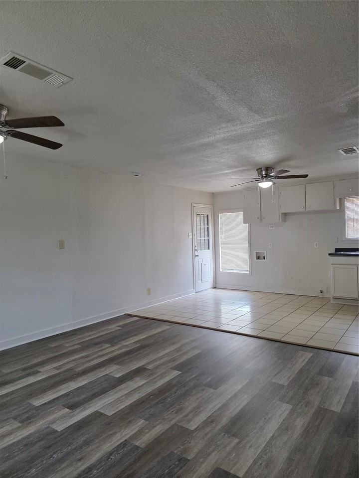 432 Nw Lorna St - Photo 5 of 11