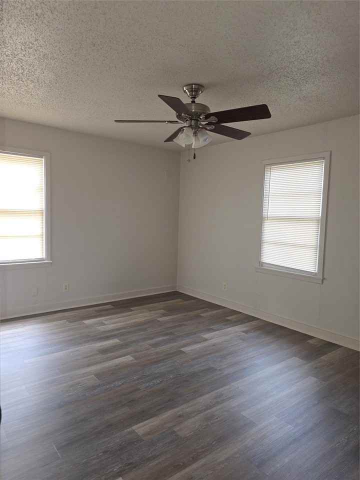 432 Nw Lorna St - Photo 7 of 11