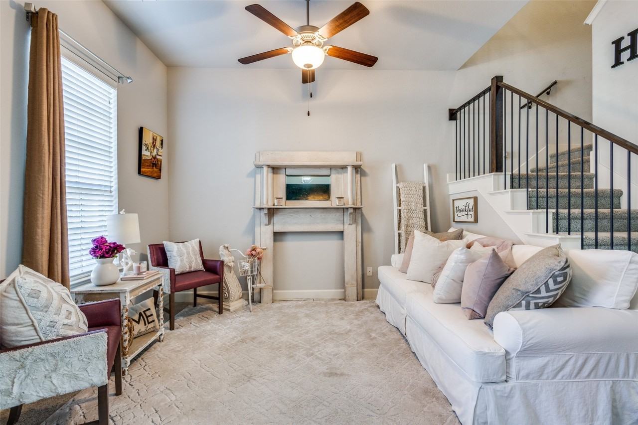 1132 Moonstone St - Photo 4 of 31