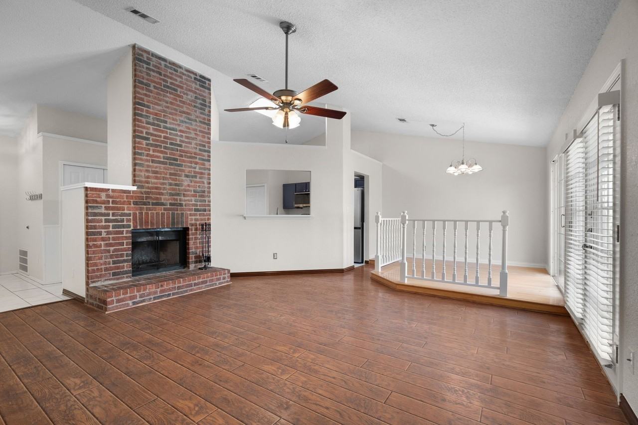 1425 Thistlewood Ln - Photo 2 of 28