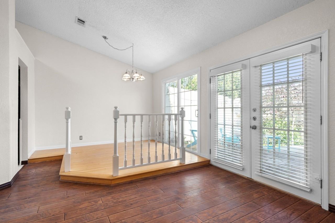 1425 Thistlewood Ln - Photo 5 of 28