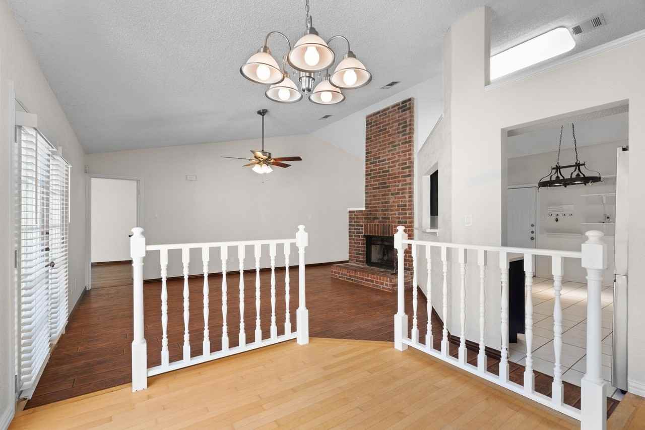 1425 Thistlewood Ln - Photo 6 of 28