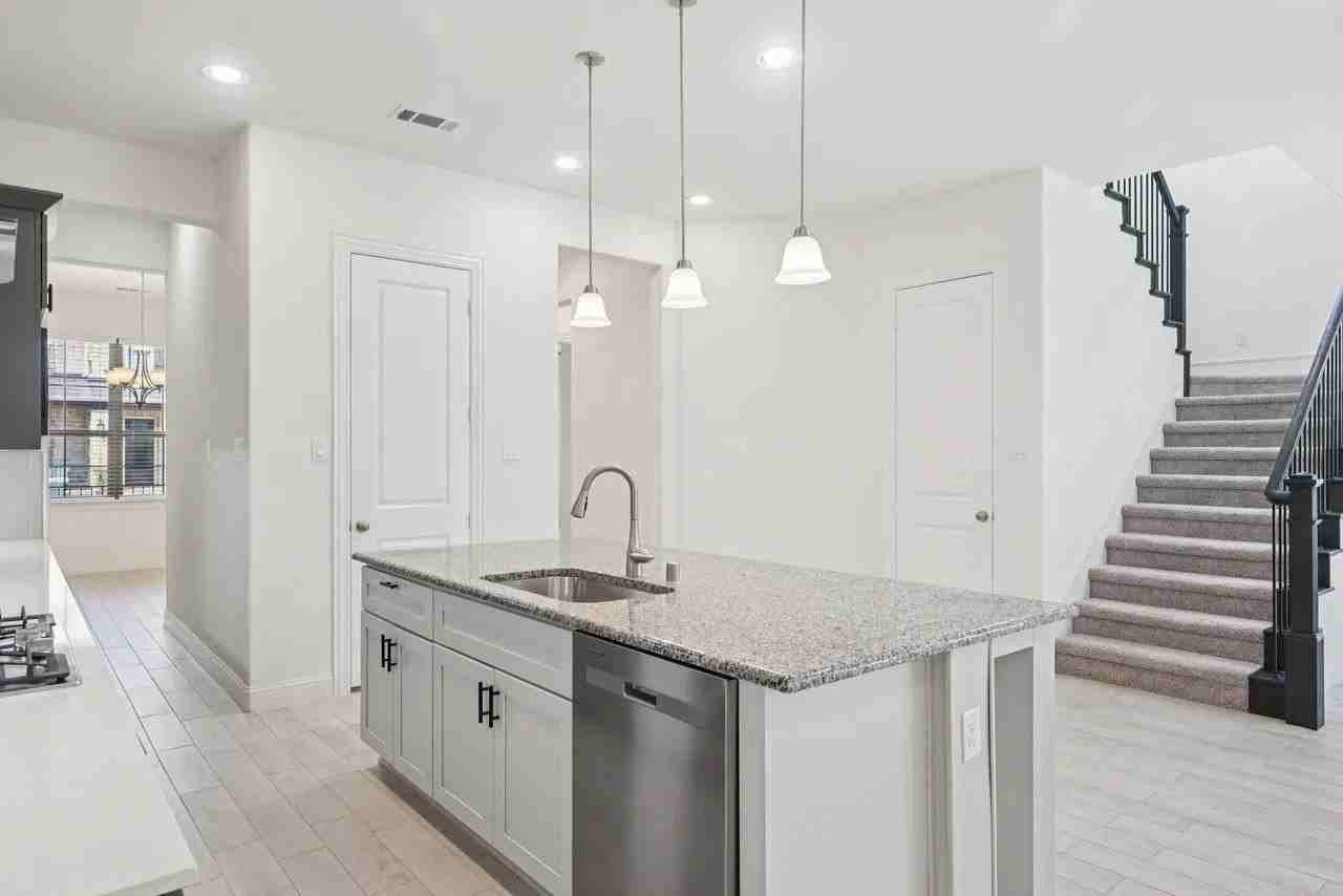 4432 Villa Dr - Photo 6 of 28