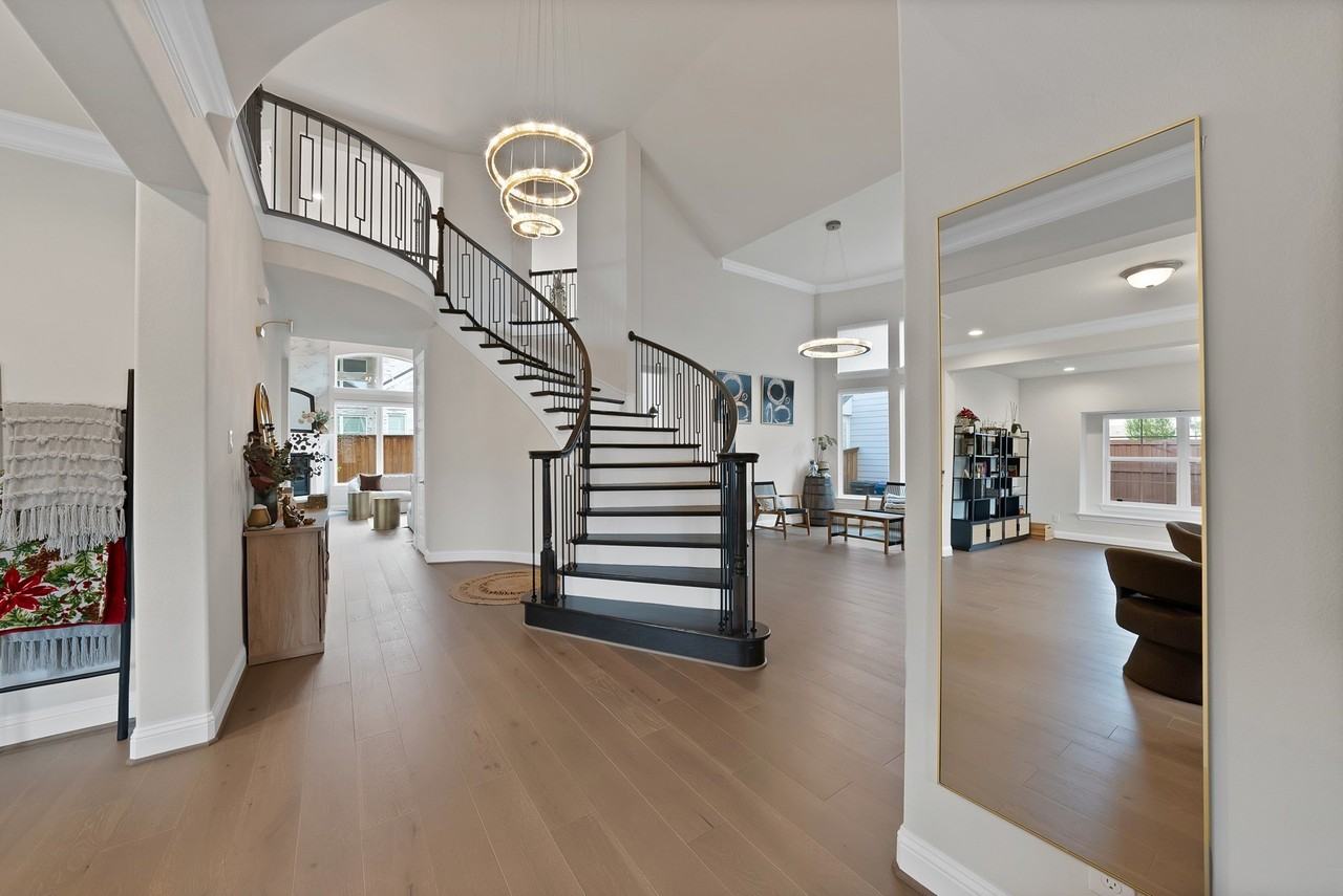 1616 Colonnade Ct - Photo 5 of 40