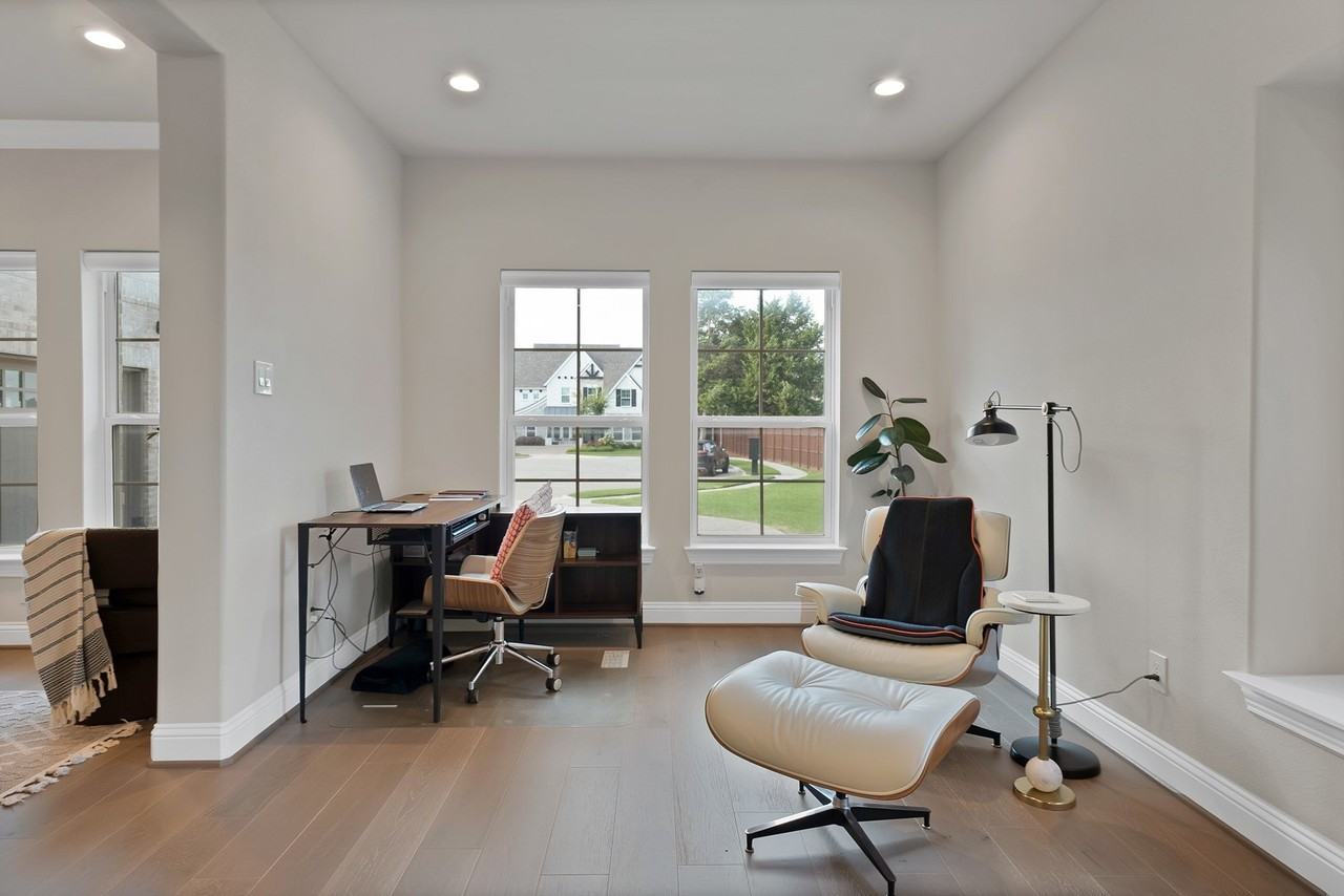 1616 Colonnade Ct - Photo 7 of 40