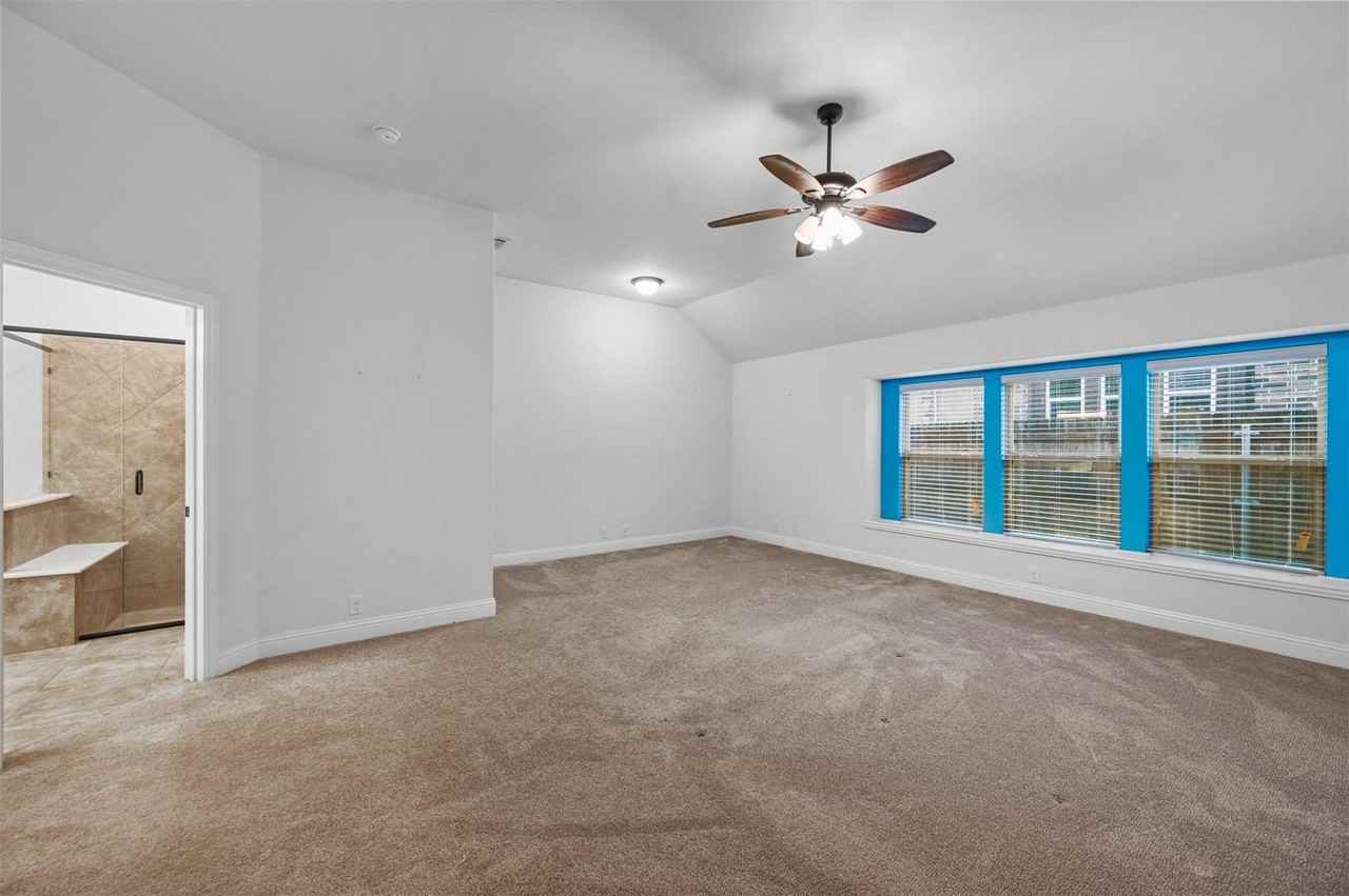 905 Foxtail Dr - Photo 6 of 20