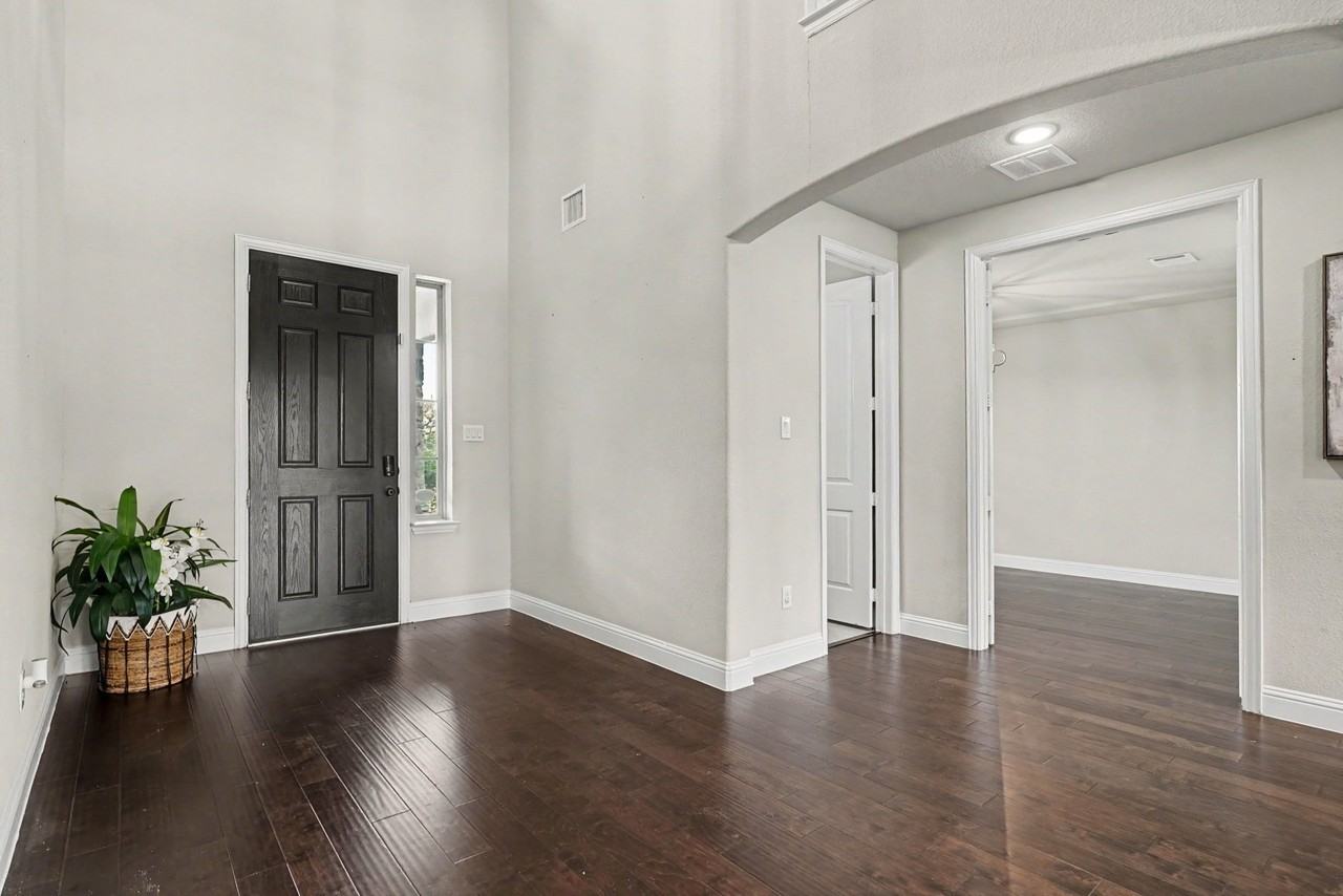 273 Shallow Brook Dr - Photo 4 of 40