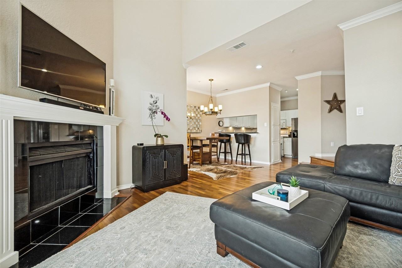 6004 Auburndale Ave #E - Photo 3 of 16
