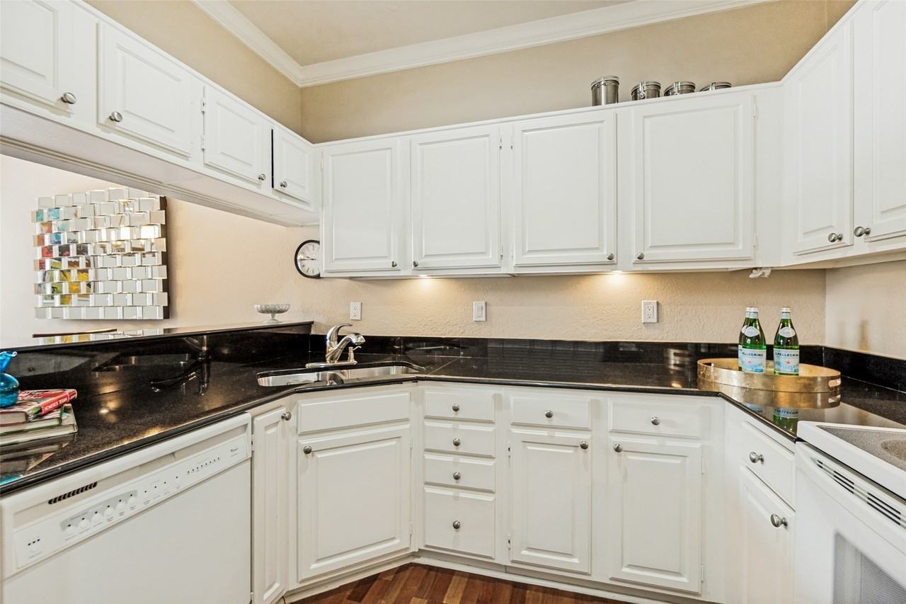 6004 Auburndale Ave #E - Photo 7 of 16