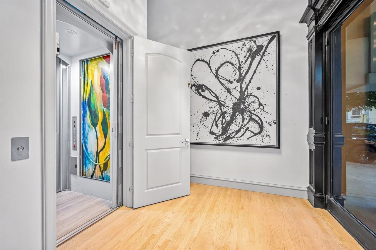 2206 Boll St - Photo 3 of 29