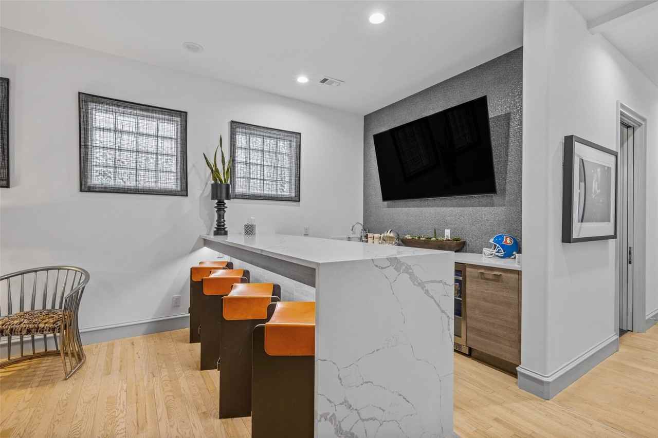 2206 Boll St - Photo 5 of 29