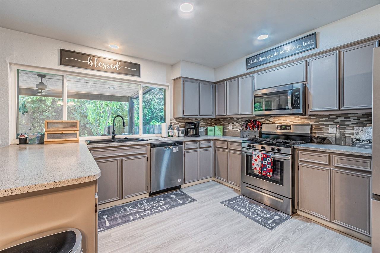2608 Nelwin Pl - Photo 2 of 25