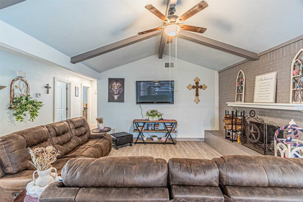 2608 Nelwin Pl - Photo 3 of 25