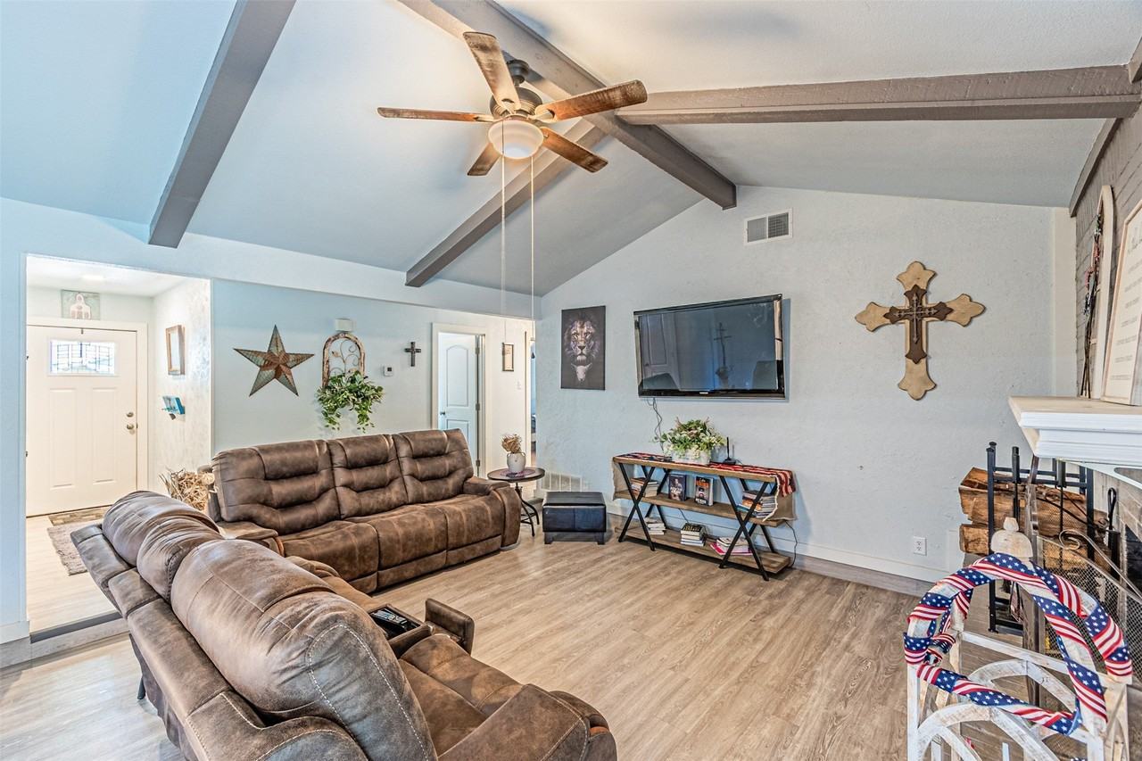 2608 Nelwin Pl - Photo 4 of 25