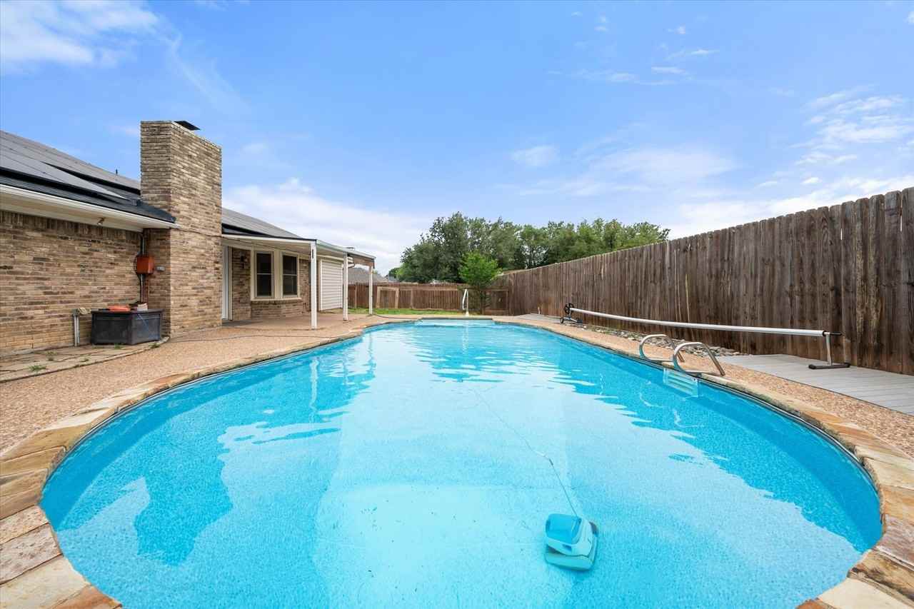 213 Meadowhill Dr - Photo 2 of 28