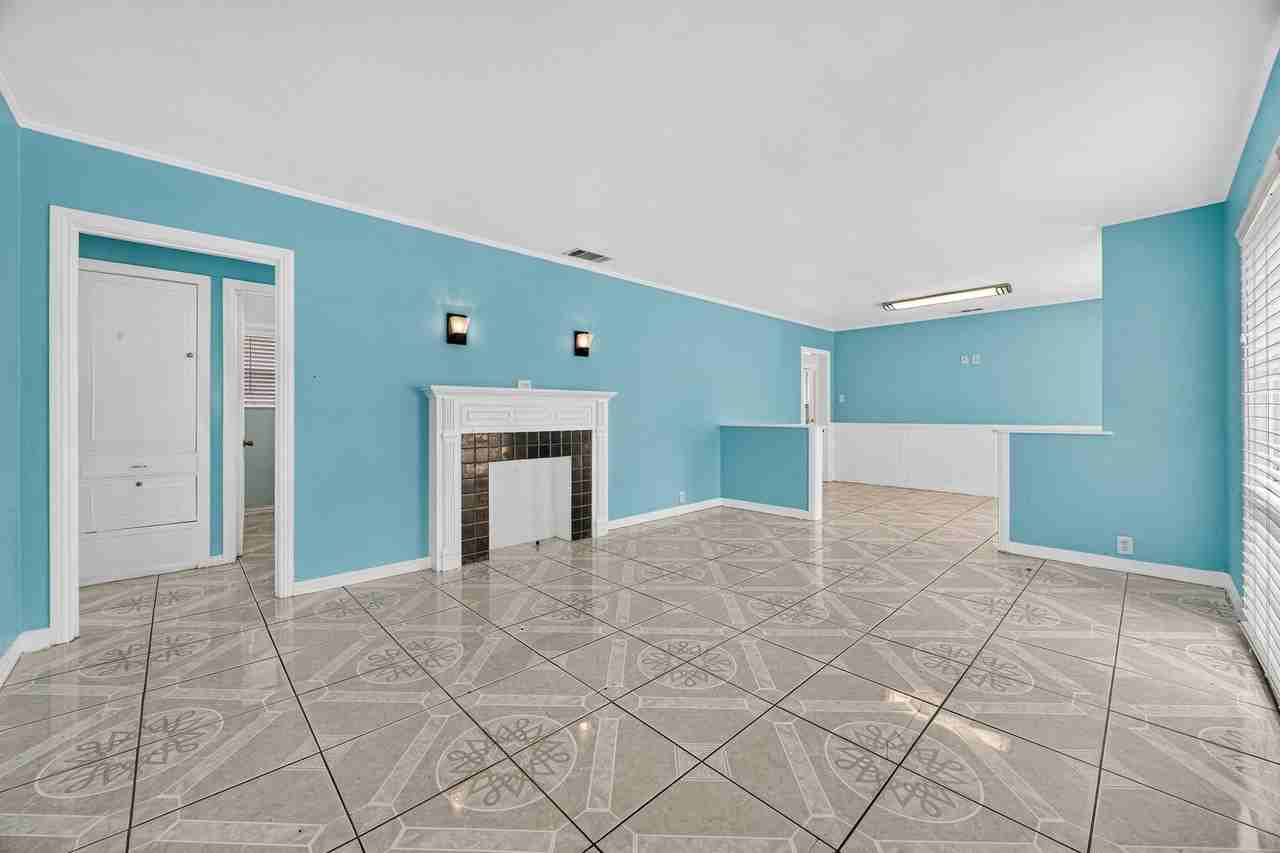 907 Buckalew St - Photo 7 of 31