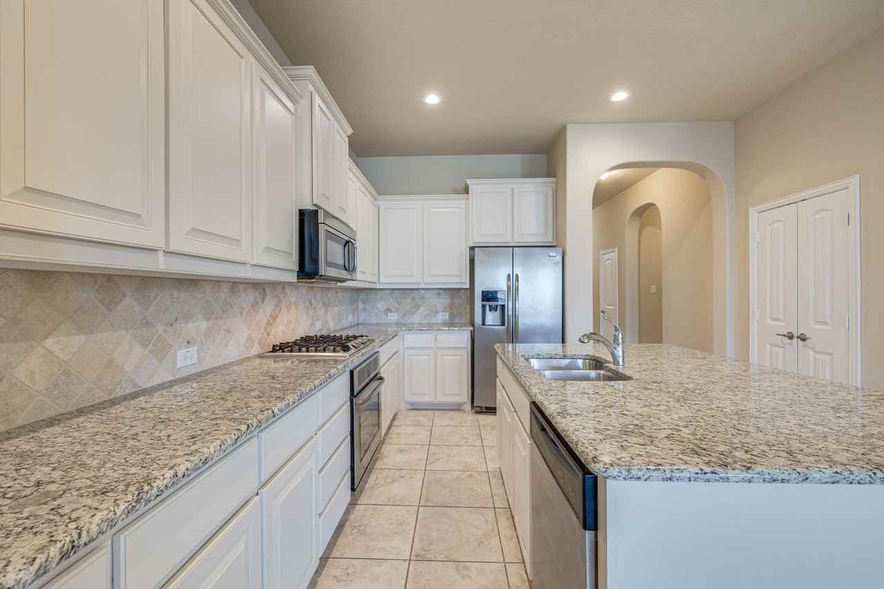 10013 Tule Lake Rd - Photo 5 of 36