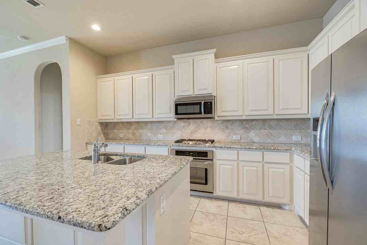10013 Tule Lake Rd - Photo 6 of 36