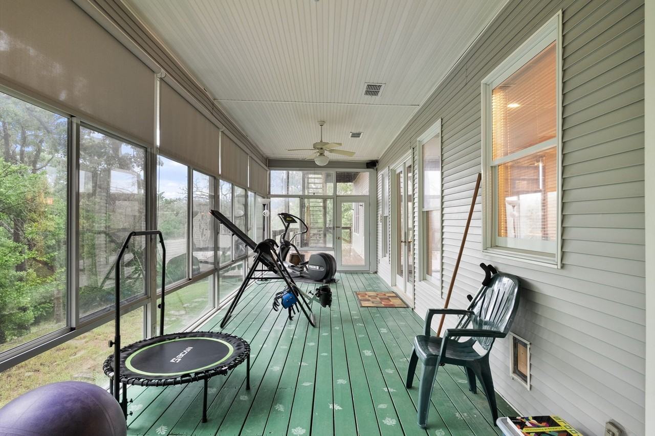 10080 Arvin Hill Rd - Photo 7 of 34